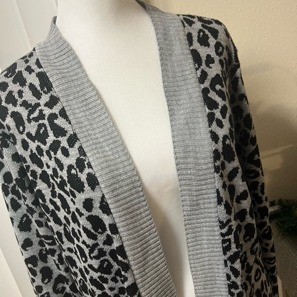 Nine West Leopard Cardigan SIZE M. - Picture 11 of 14